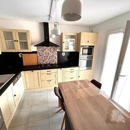 Provencal Style In Mediterranean Seaside Town Ferienhaus